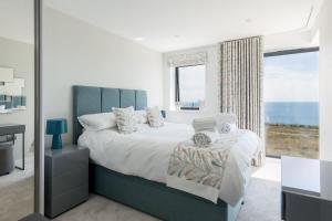 Beachcliff - On the Seafront with Two Balconies