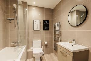 The Coach House - Beautiful and Spacious Outside Decking