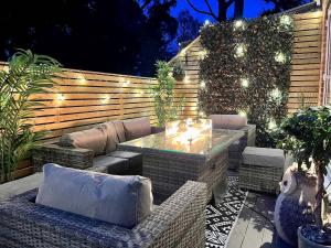 The Coach House - Beautiful and Spacious Outside Decking