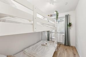 Gemütliches 2 Zimmer Ambient Apartment mit Queensize-Bett , Etagenbett& Schlafsofa in Alsternähe