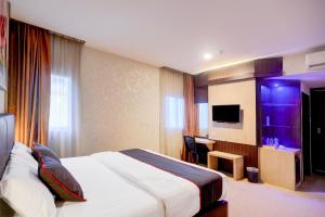 Townhouse Oak Batam near Grand Batam Mall formerly Lucky Star Hotel