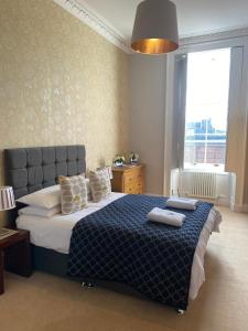 Beautiful & bright 2 bed flat Murrayfield