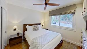 Crestwood 1103 Premier 1 Bedroom