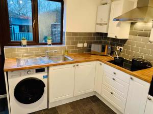 Spacious 3 Bedroom House with Parking in Taunton