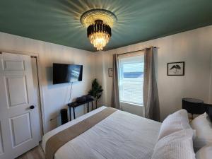 Whiskey Rose AC-New Renovation! With Pool Table!