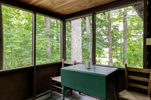 Maplewood Rustic 2BR Cabin, Water Access, Fireplace near Hanover, New Hampshire