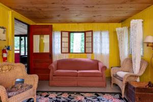 Maplewood Rustic 2BR Cabin, Water Access, Fireplace near Hanover, New Hampshire