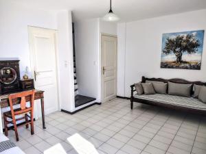 Cycladic Horizon Island Villa By Hostandros