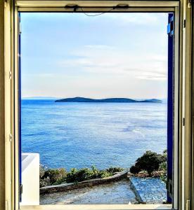 Cycladic Horizon Island Villa By Hostandros