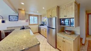 Crestwood 1216 Standard 1 Bedroom plus Loft