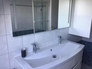 Maisons de vacances Maison calme, vue sur mer : photos des chambres