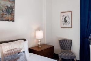 The Signature King with Mountain Views