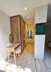 Chic 2 Bedroom Modern Cave House