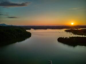 Lake View Cabin Incredible Panoramic Views, Spa