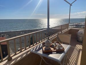 Alloggio turistico fronte mare con vista da sogno