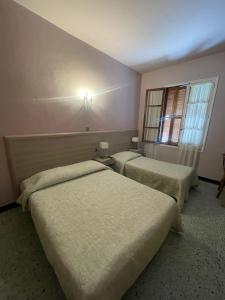 Hotels Hotel Les Calanques : photos des chambres