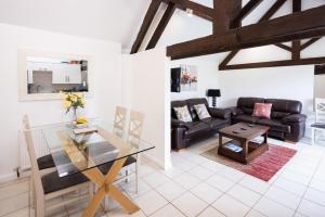 Deer Cottage at Rowden Manor - Sleeps 5 & Parking