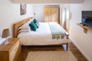 Deer Cottage at Rowden Manor - Sleeps 5 & Parking