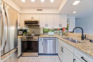 Big Island Casa De Emdeko A308 by Coldwell Banker Island Vacations