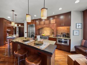 401 Flagstaff Lodge Ski-In Ski-Out Escape! Luxury at Deer Valley Mountains! by SkyRun Park City