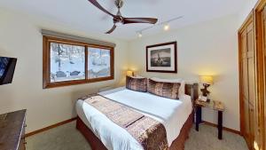 Crestwood 2204 Deluxe 1 Bedroom