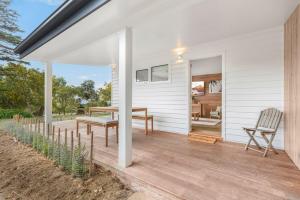 Island Views 2 Br cottage Adventure Bay