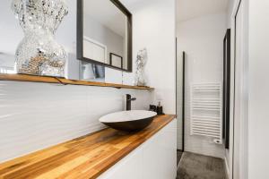 Blue moon Heliopolis