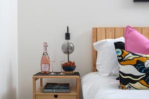 Stunning 1 Bedroom Apartment in a Converted Chapel - Free Parking, Smart TV, Fast WiFi and Self-Check-In by Yoko Property