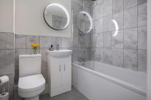 Stunning 1 Bedroom Apartment in a Converted Chapel - Free Parking, Smart TV, Fast WiFi and Self-Check-In by Yoko Property