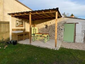 Maisons de vacances Gite de charme trois chambres au pied des marais grand jardin : photos des chambres