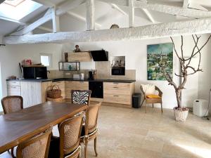 Maisons de vacances Gite de charme trois chambres au pied des marais grand jardin : photos des chambres