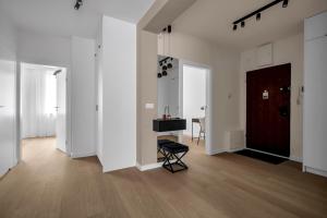 Ochota Three-Bedroom Apartment - 79m2, Parking, Balcony - by Rentujemy