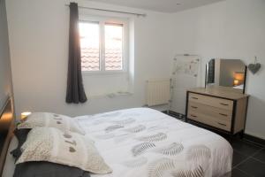 Appartements Maison de ville meublee 60m2 : photos des chambres