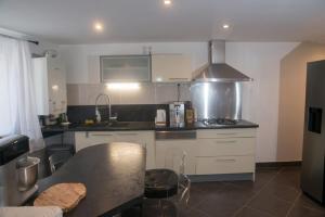 Appartements Maison de ville meublee 60m2 : photos des chambres