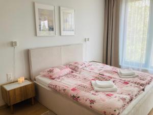 Pinia Slnava 01 - Luxury lakeside apartment with pool