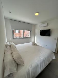 Edificio Cerezo 77 by D&G