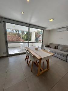 Edificio Cerezo 77 by D&G