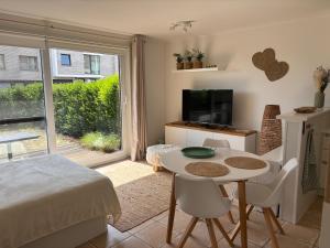 Studio Amor op het gelijkvloers met tuintje nabij strand