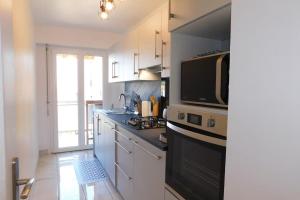 Juan les Pins Vitoria grand 2P calme parking