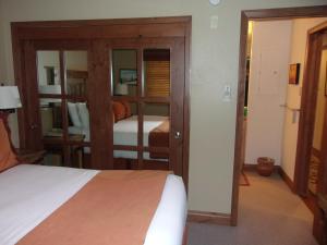 Crestwood 3202 Deluxe 2 Bedroom