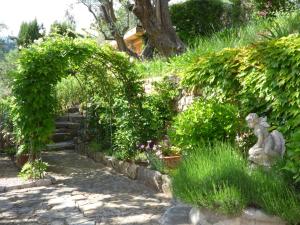 Maisons de vacances Apartment Picasso in large park with heated pool : photos des chambres