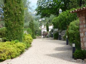 Maisons de vacances Apartment Picasso in large park with heated pool : photos des chambres