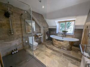 Rural Cottage! Wood-fired Hot Tub Bliss Awaits