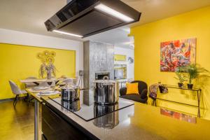 Two bedroom Lux apartment Next to the metro