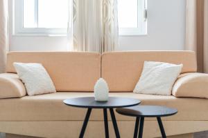 Modern Home with Wifi and Beach Access Golem