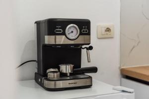 Modern Home with Wifi and Beach Access Golem by PikHost