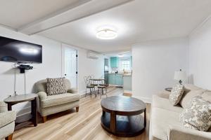 Georgianne Suite Six