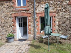 Appartements Studio equipe, proche aeroport : photos des chambres