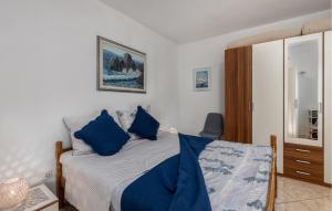 1 Bedroom Cozy Apartment In Sveti Juraj 