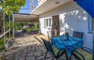 1 Bedroom Cozy Apartment In Sveti Juraj